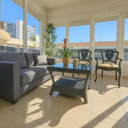A 50 Metros De La Playa. Apartment *